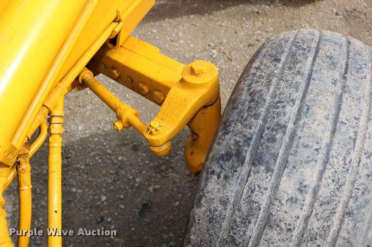 image for item DM9334 1974 John Deere JD301 tractor