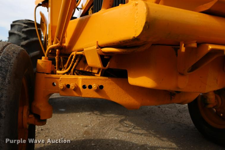 image for item DM9334 1974 John Deere JD301 tractor