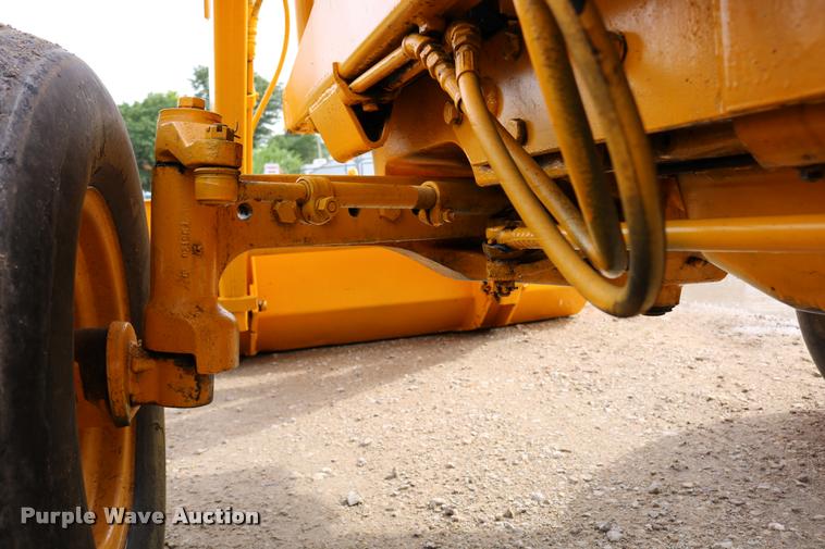 image for item DM9334 1974 John Deere JD301 tractor