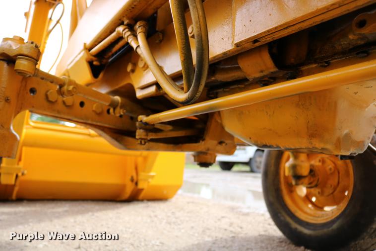 image for item DM9334 1974 John Deere JD301 tractor