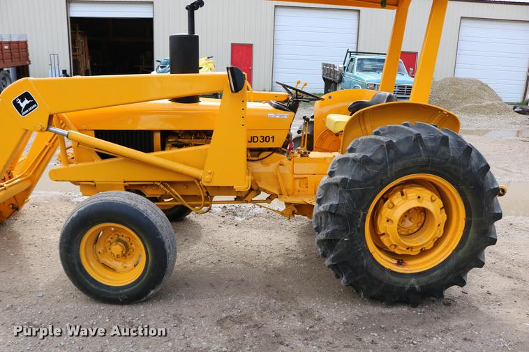 image for item DM9334 1974 John Deere JD301 tractor