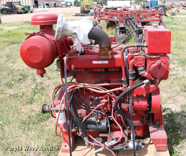 image for item DM9407 Cummins N-495-FP four cylinder diesel engine
