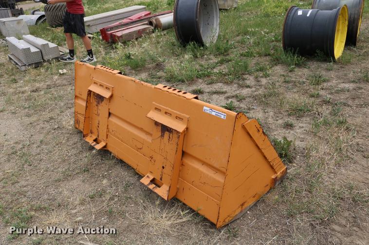 image for item DM9433 Skid steer bucket