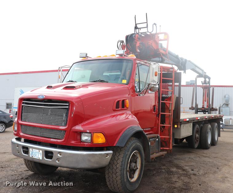 image for item DQ9476 1997 Ford LT9513 Louisville 113 crane truck