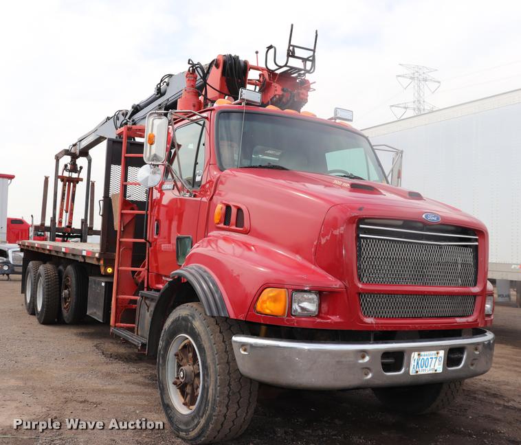 image for item DQ9476 1997 Ford LT9513 Louisville 113 crane truck