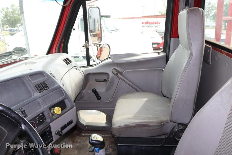 image for item DQ9476 1997 Ford LT9513 Louisville 113 crane truck