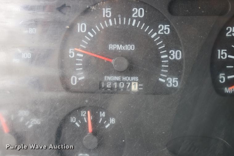 image for item DQ9476 1997 Ford LT9513 Louisville 113 crane truck