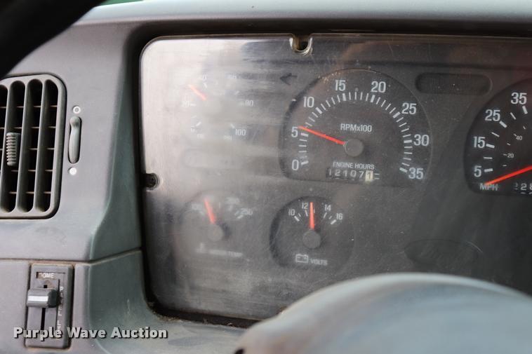 image for item DQ9476 1997 Ford LT9513 Louisville 113 crane truck