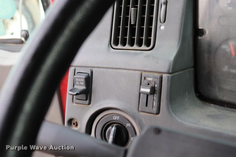 image for item DQ9476 1997 Ford LT9513 Louisville 113 crane truck