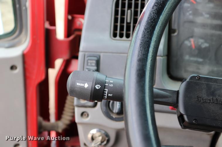 image for item DQ9476 1997 Ford LT9513 Louisville 113 crane truck