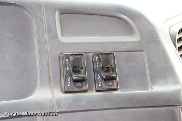 image for item DQ9476 1997 Ford LT9513 Louisville 113 crane truck