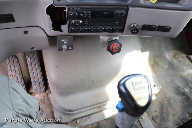 image for item DQ9476 1997 Ford LT9513 Louisville 113 crane truck