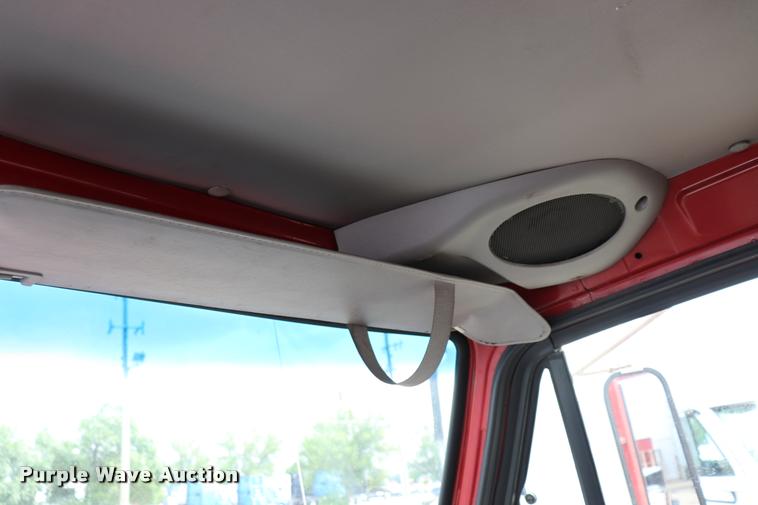 image for item DQ9476 1997 Ford LT9513 Louisville 113 crane truck