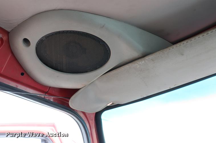 image for item DQ9476 1997 Ford LT9513 Louisville 113 crane truck