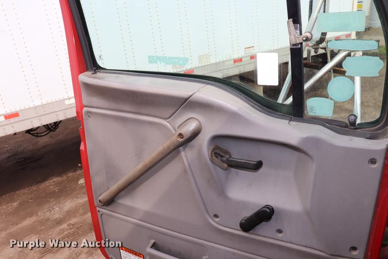 image for item DQ9476 1997 Ford LT9513 Louisville 113 crane truck