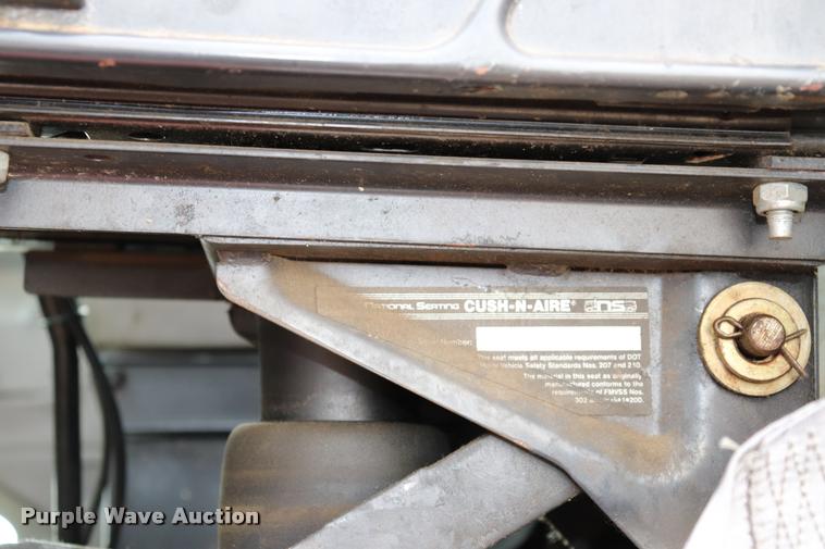 image for item DQ9476 1997 Ford LT9513 Louisville 113 crane truck