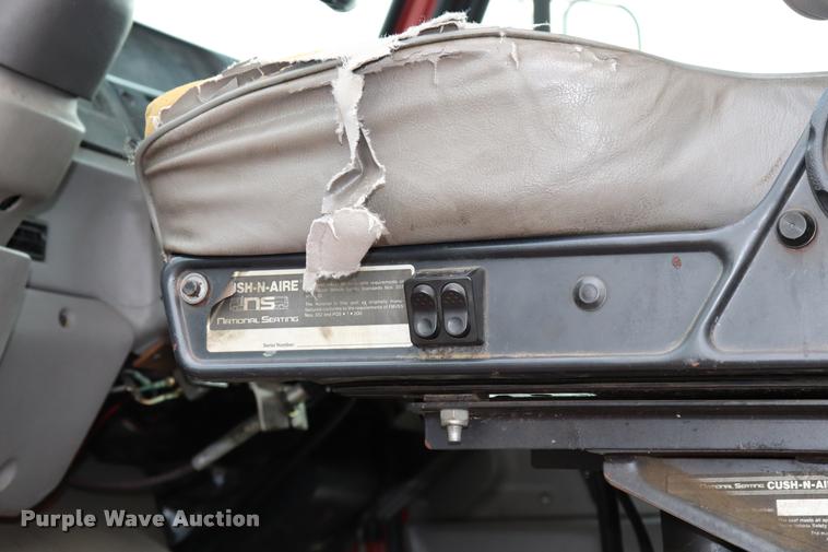 image for item DQ9476 1997 Ford LT9513 Louisville 113 crane truck