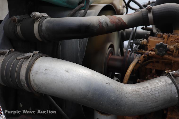 image for item DQ9476 1997 Ford LT9513 Louisville 113 crane truck