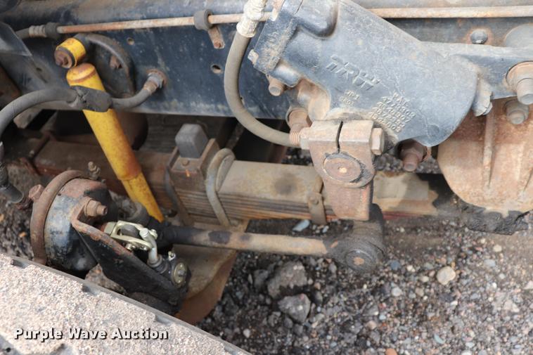 image for item DQ9476 1997 Ford LT9513 Louisville 113 crane truck