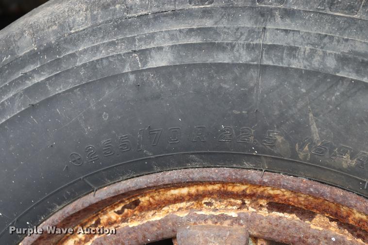 image for item DQ9476 1997 Ford LT9513 Louisville 113 crane truck