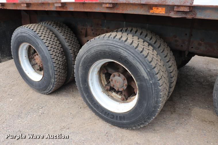 image for item DQ9476 1997 Ford LT9513 Louisville 113 crane truck