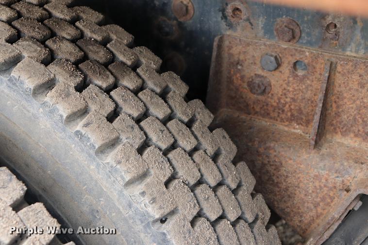 image for item DQ9476 1997 Ford LT9513 Louisville 113 crane truck