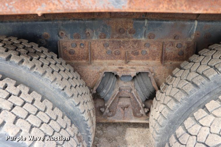 image for item DQ9476 1997 Ford LT9513 Louisville 113 crane truck