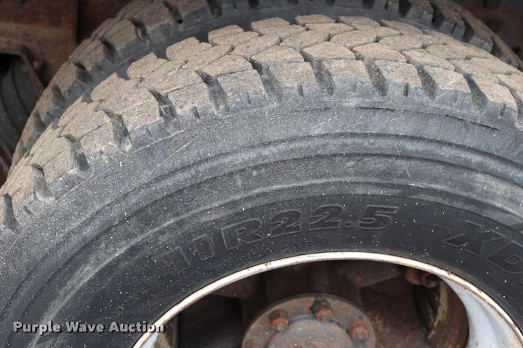 image for item DQ9476 1997 Ford LT9513 Louisville 113 crane truck