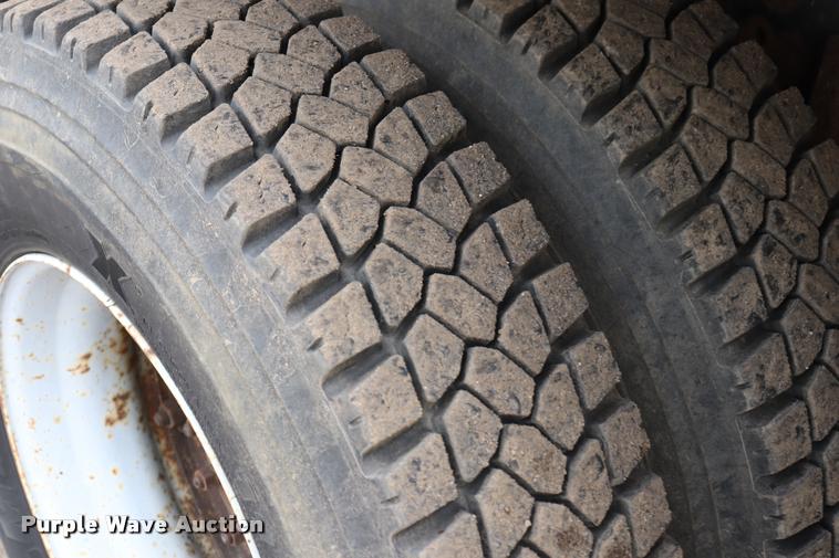 image for item DQ9476 1997 Ford LT9513 Louisville 113 crane truck