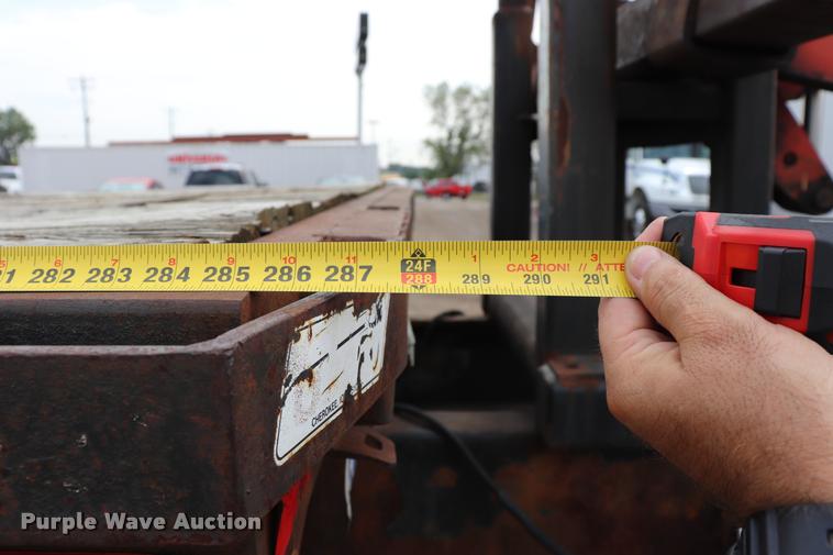 image for item DQ9476 1997 Ford LT9513 Louisville 113 crane truck