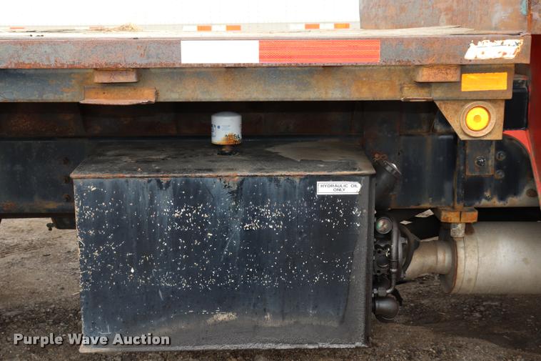 image for item DQ9476 1997 Ford LT9513 Louisville 113 crane truck