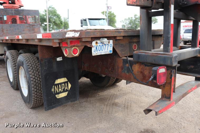 image for item DQ9476 1997 Ford LT9513 Louisville 113 crane truck