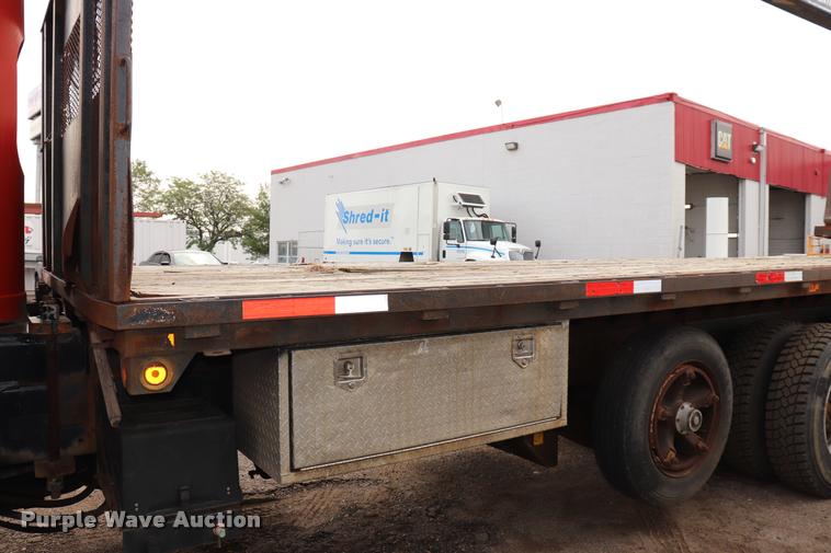 image for item DQ9476 1997 Ford LT9513 Louisville 113 crane truck