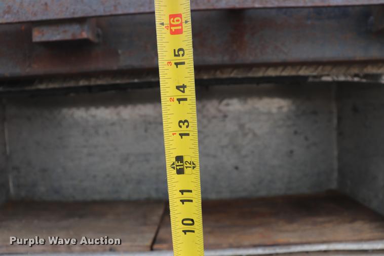 image for item DQ9476 1997 Ford LT9513 Louisville 113 crane truck