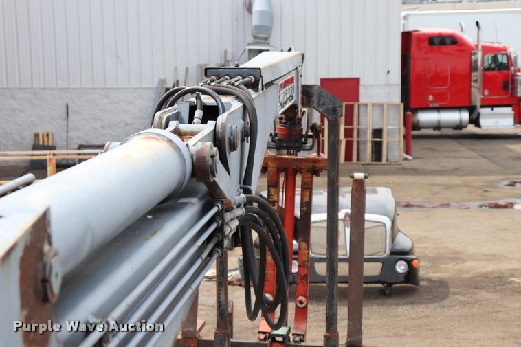 image for item DQ9476 1997 Ford LT9513 Louisville 113 crane truck