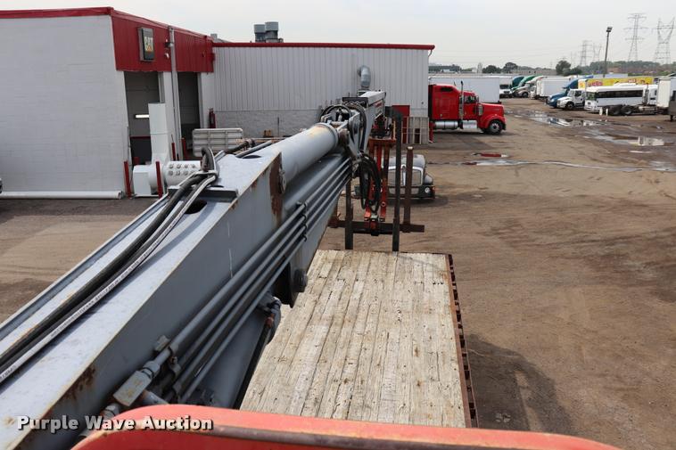 image for item DQ9476 1997 Ford LT9513 Louisville 113 crane truck