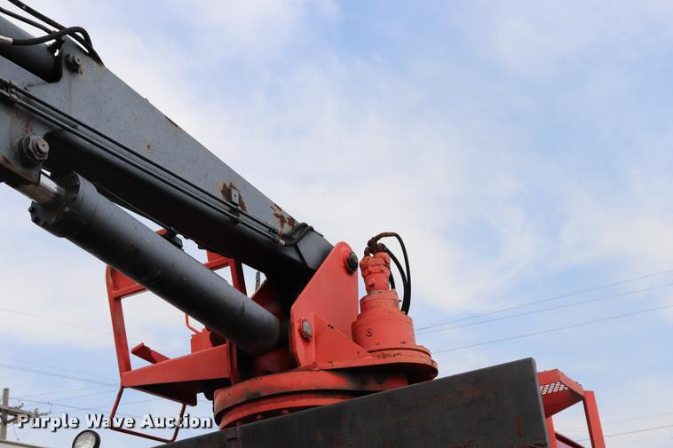 image for item DQ9476 1997 Ford LT9513 Louisville 113 crane truck