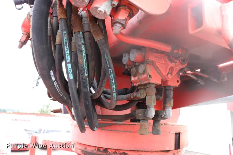 image for item DQ9476 1997 Ford LT9513 Louisville 113 crane truck