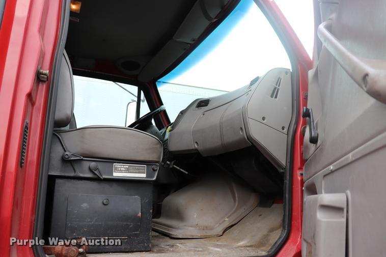 image for item DQ9476 1997 Ford LT9513 Louisville 113 crane truck