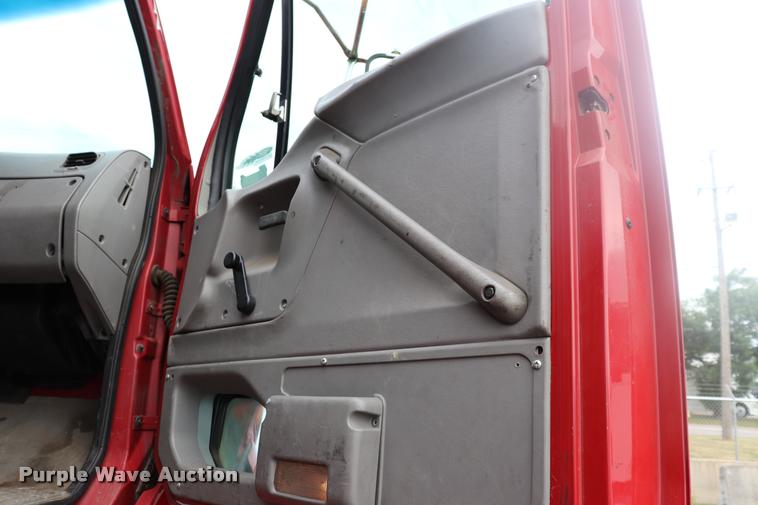 image for item DQ9476 1997 Ford LT9513 Louisville 113 crane truck