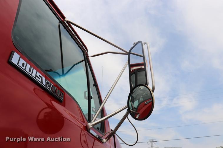 image for item DQ9476 1997 Ford LT9513 Louisville 113 crane truck