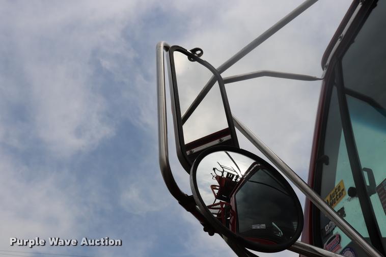 image for item DQ9476 1997 Ford LT9513 Louisville 113 crane truck