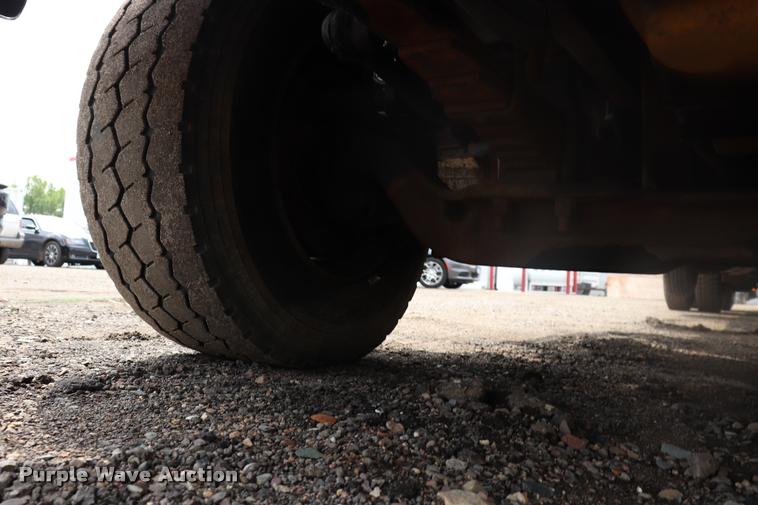 image for item DQ9476 1997 Ford LT9513 Louisville 113 crane truck