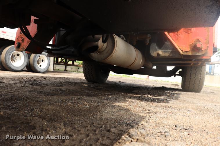 image for item DQ9476 1997 Ford LT9513 Louisville 113 crane truck