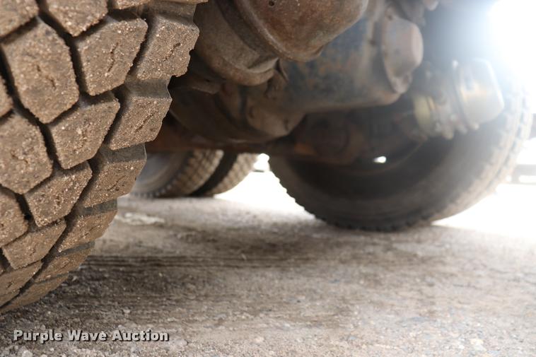 image for item DQ9476 1997 Ford LT9513 Louisville 113 crane truck