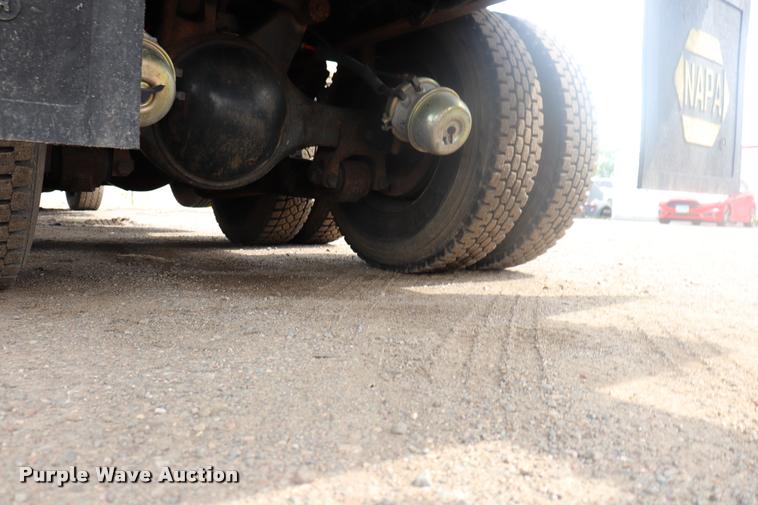 image for item DQ9476 1997 Ford LT9513 Louisville 113 crane truck