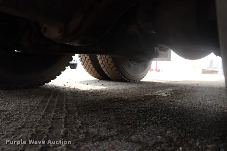 image for item DQ9476 1997 Ford LT9513 Louisville 113 crane truck