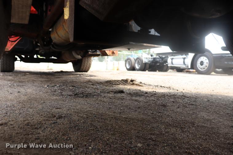 image for item DQ9476 1997 Ford LT9513 Louisville 113 crane truck