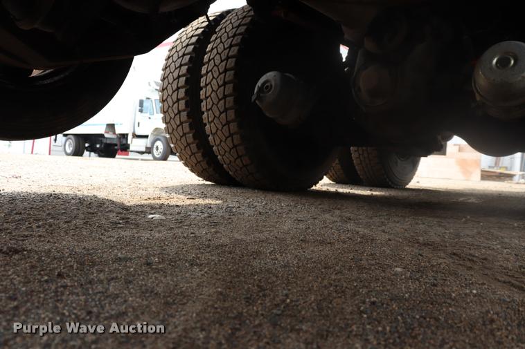 image for item DQ9476 1997 Ford LT9513 Louisville 113 crane truck