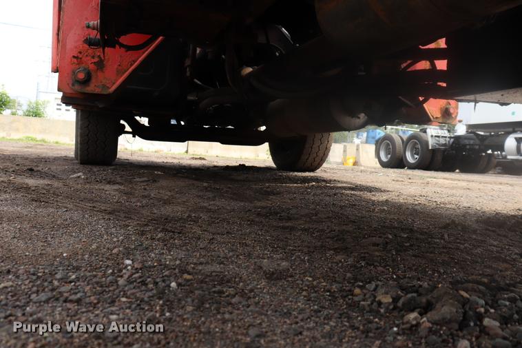 image for item DQ9476 1997 Ford LT9513 Louisville 113 crane truck